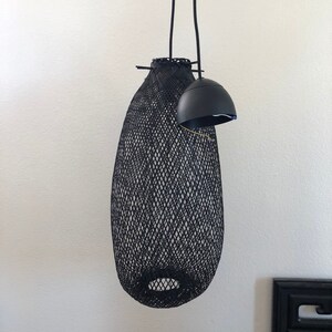 Hand woven black bamboo pendant lamp zdjęcie 3