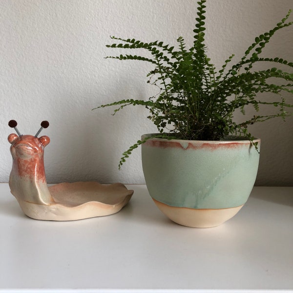 Reactive glaze Snail planter green and beige set 8 1/2”L x 6”W x 4 3/4”H