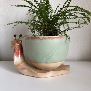 Reactive glaze Snail planter green and beige set 8 1/2”L x 6”W x 4 3/4”H