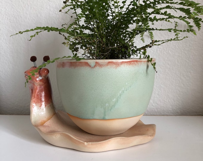 Reactive glaze Snail planter green and beige set 8 1/2”L x 6”W x 4 3/4”H