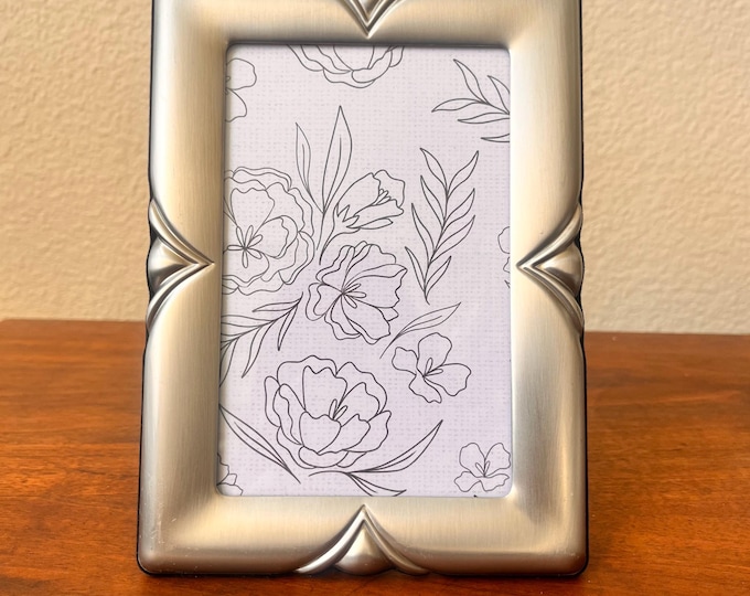 Vintage silver art deco style 7 1/4" x 5 1/4" photo holds a 3 1/2 x 5 1/2 image