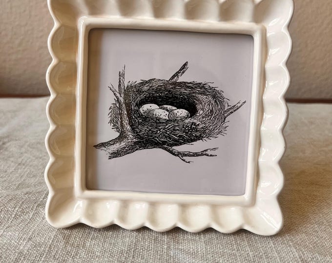 Vintage style creamed colored 5 1/4” x 5 1/4” resin frame holda a 4”x4” photo