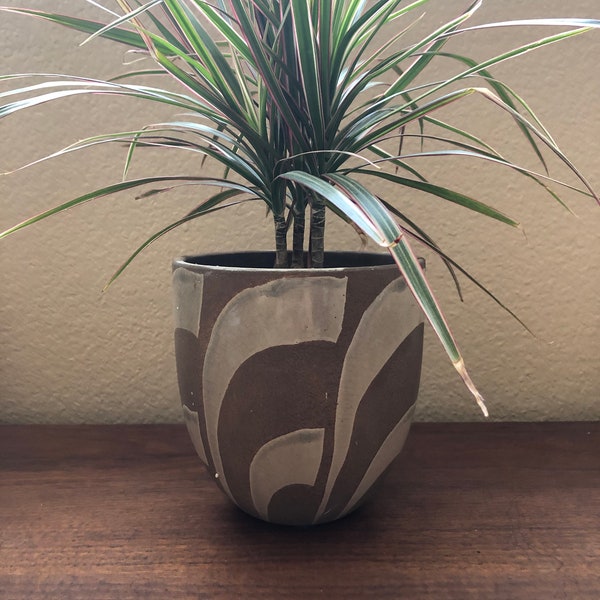 6 inch round by 6 inch high hand painted terra-cotta planter white and tan in color holds a 5 inch pot