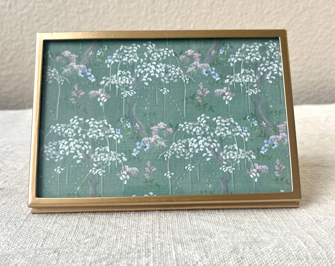 Gold easel back 4 x 6 vintage style frame