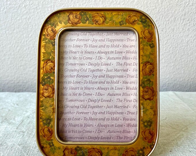 Vintage style enamel frame 8"x6" with floral detailing holds a 4x6 inch image. Stand only
