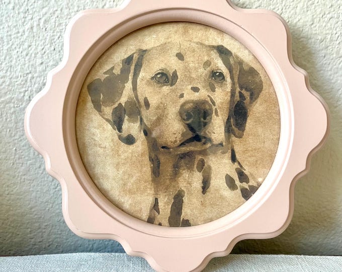 Vintage 9 1/2" x 9 1/2" inch round scalloped edge frame with dog image. Holds a 6 1/2 "x 6 1/2" image. 4 colors available