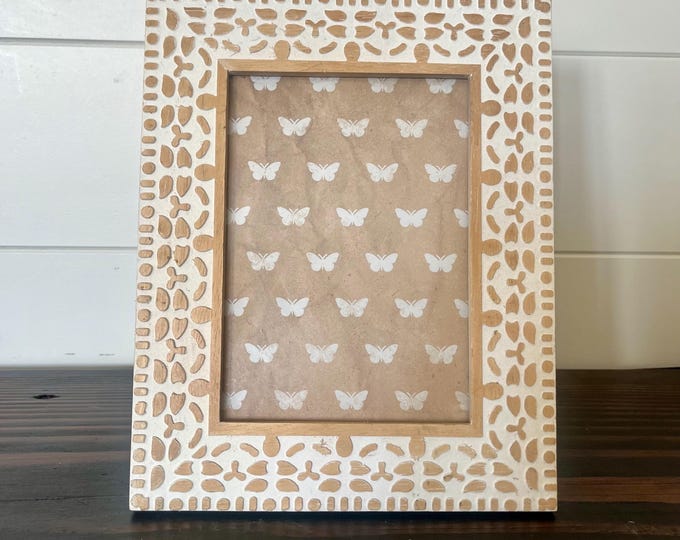 Vintage wood and beige colored 9 1/2" x7 1/2" holds approximately a 4 1/2" x6 1/2" image