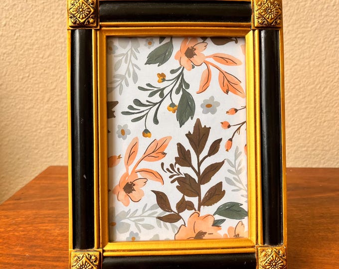 Vintage 6 3/4 "x 8 3/4"  black and gold frame holds a 6 1/2 x 4 1/2" image