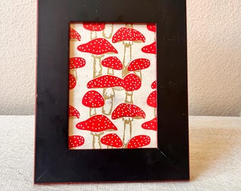 Vintage 10x 8" black frame holds approximately a 4 1/2""x 6 1/2 " image