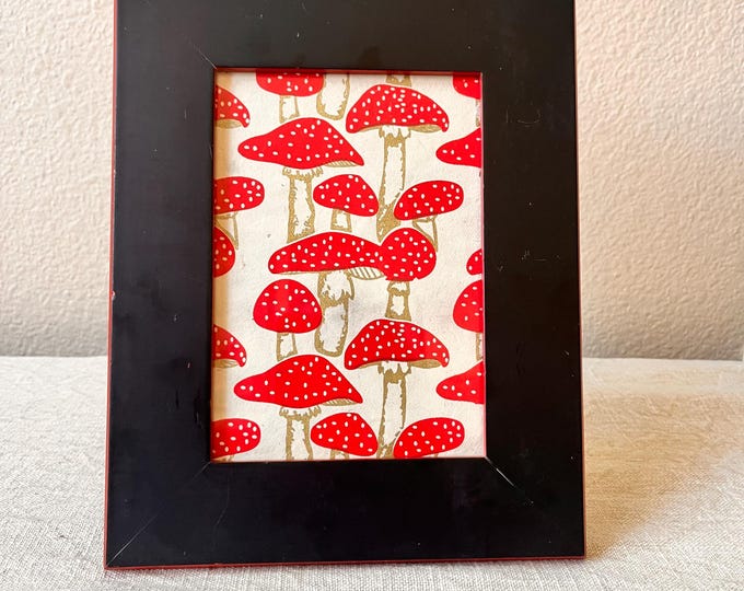 Vintage 10x 8" black frame holds approximately a 4 1/2""x 6 1/2 " image