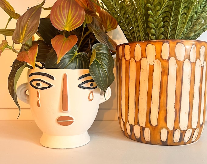 Brown and white planter with striped detail 6.25" x 6.5"