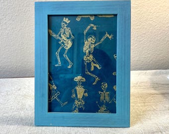 Vintage 8 1/4" x 6 1/2" blue wood frame holds a 4 1/2 x 6 1/2 image. Stands and hangs both horizontal and vertical