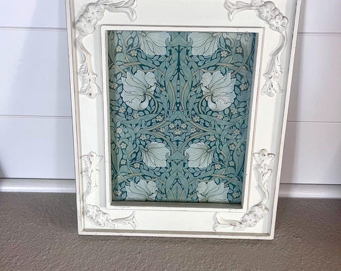 Vintage white ornate frame 13 1/2"x 11 1/2" hold a 7 1/2"x 9 1/2" image.  Hangs vertical only