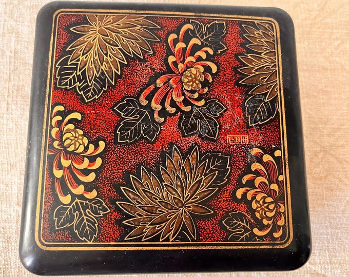 Vintage lacquered wood box with floral details 6 1/2"w 3 1/2" ”H