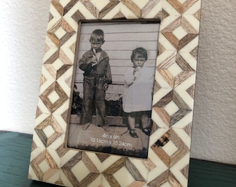 Brown and ivory resin 4x6 patterned photo frame
