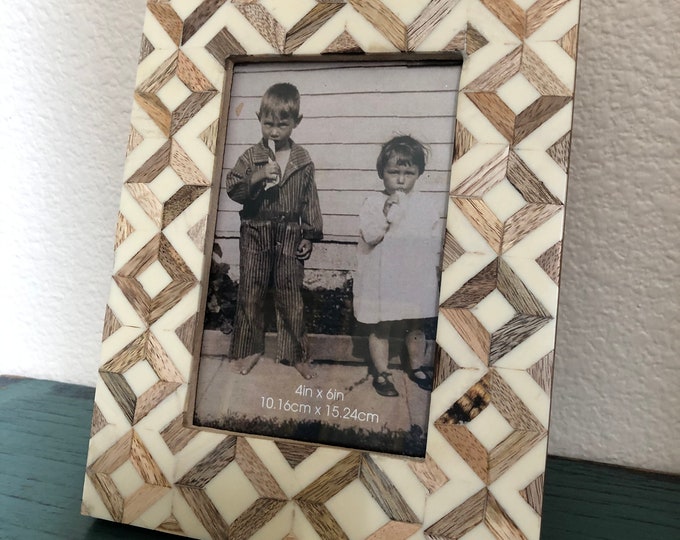 Brown and ivory resin 4x6 patterned photo frame