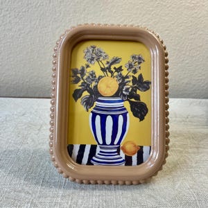 Vintage style tan 7”x 5” resin frame holds a 4”x 6” photo