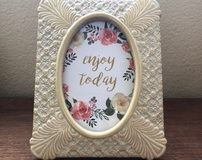 Vintage 8 1/2 x7 inch frame with ornate detail holds a 4 x 6 oval image