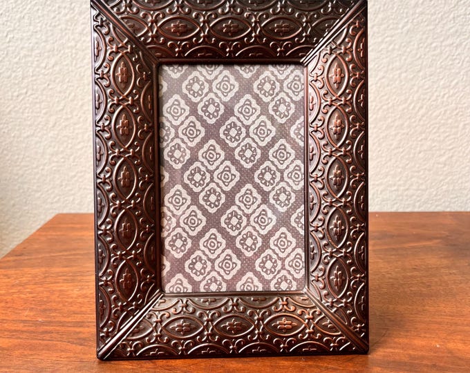 Vintage bronze metal frame 6 1/2" x 8 1/2" holds a 3 1/2 x 5 1/2" image