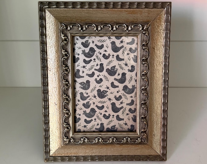 Vintage 7 1/2"x 9 1/2" gray and silver colored wood frame holds a 3 1/2"x 5 1/2" image