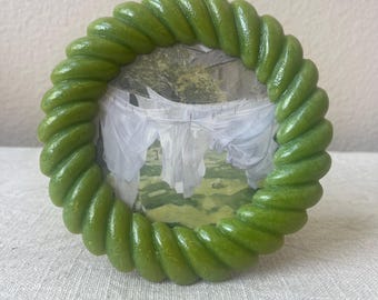 Green resin twist frame 5 3/4 inch round holds approximately 4"x 4" image