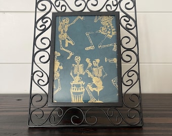 Marco vintage de metal negro de 8 x 9 3/4” con capacidad para imágenes de 4 1/2” x 6 1/2”