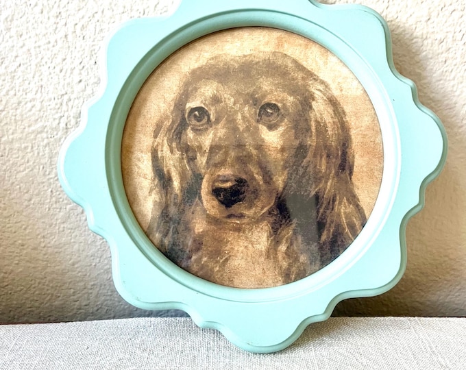 Vintage 9 1/2" x 9 1/2" inch round scalloped edge frame with dog image. Holds a 6 1/2 "x 6 1/2" image. 4 colors available
