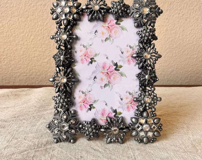 Vintage 7 1/2"x6" frame holds approximately a 4x6 image detailed with jeweled snowflake