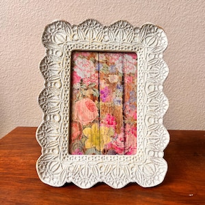 White 8x10 inch frame holds a 4 1/4 x 6 1/2 inch image. Stand only.
