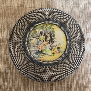 Vintage Victorian detailed Nabisco cookie tin