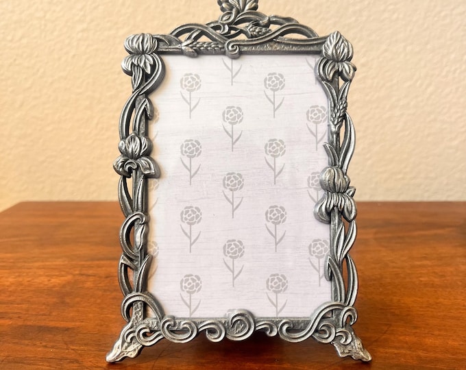 Vintage style silver 7” x 4” holds a 3 1/4” x 4 3/4” image