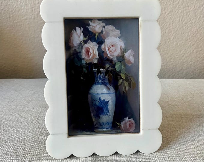 Vintage style scallop edge 5 1/2" x 7 1/2" frame holds a 3 1/2"x 5 1/2" Image