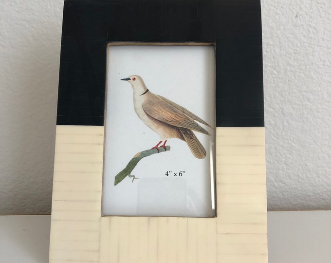 Black and white resin photo frame 8.5" x 6.5" holds a 4x6 image