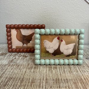 De Bobbin fotolijst 4x6 is verkrijgbaar in twee kleuren en wordt apart verkocht.