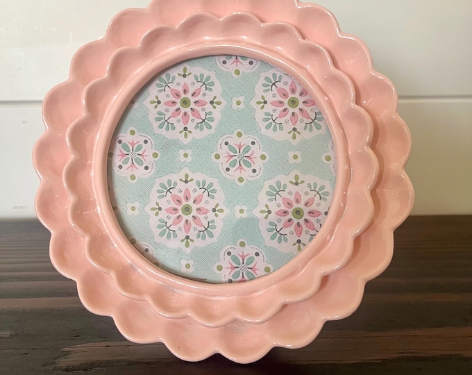 Vintage style pink round  6”x 6” resin frame with scalloped edge holds approximately a  4”x4” photo