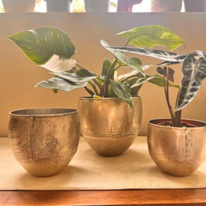 distressed pewter finished metal planter comes in 3 sizes 6”,5”,4”