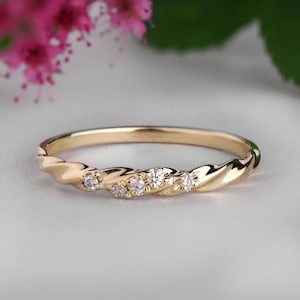 Dainty wedding band in 14K Solid Gold, Twisted wedding band, Gold kt dainty ring with diamonds