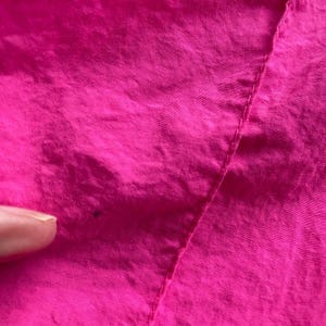 Pantalones Nike vintage para mujer, color rosa intenso, estilo jogger de los años 80 y 90, auténtico cortavientos vintage. imagen 6