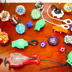 Vintage Bey Blade Collectible Toys Beyblade Mixed Lot Tops Tomy Hasbro Ripcord Launcher Parts - 30+ Pieces, Parts - Will Combine Shipping