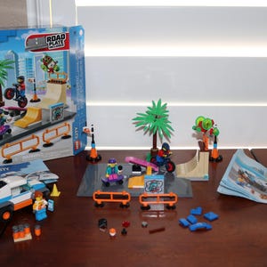 RETIRED Lego Set! Like New in Box: Lego Skate Park 60290 Town Minifigure Building Set -COMPLETE + Extra PC - Will Combine Shipping