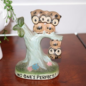vintage J.S.N.Y. Figurine en céramique de Taiwan 3 hiboux dans l'arbre « Il n'y a pas de parfait » 1977 Décoration de chambre d'enfant - Livraison groupée
