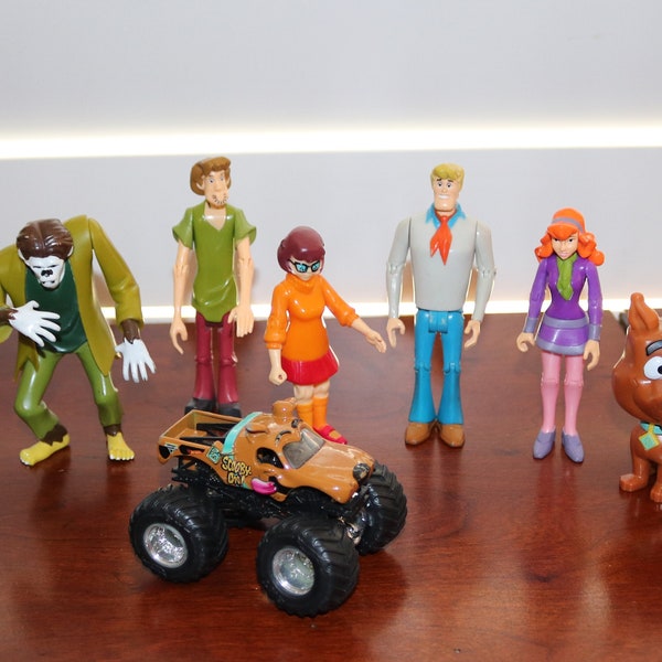 Scooby-Doo Vintage Toy Lot Figurines Fred Velma Daphne Shaggy Scooby Scrappy Wolfman - Set of 9 Pieces