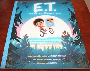 ET the Extra-Terrestrial: The Classic Illustrated Storybook (Pop Classics)