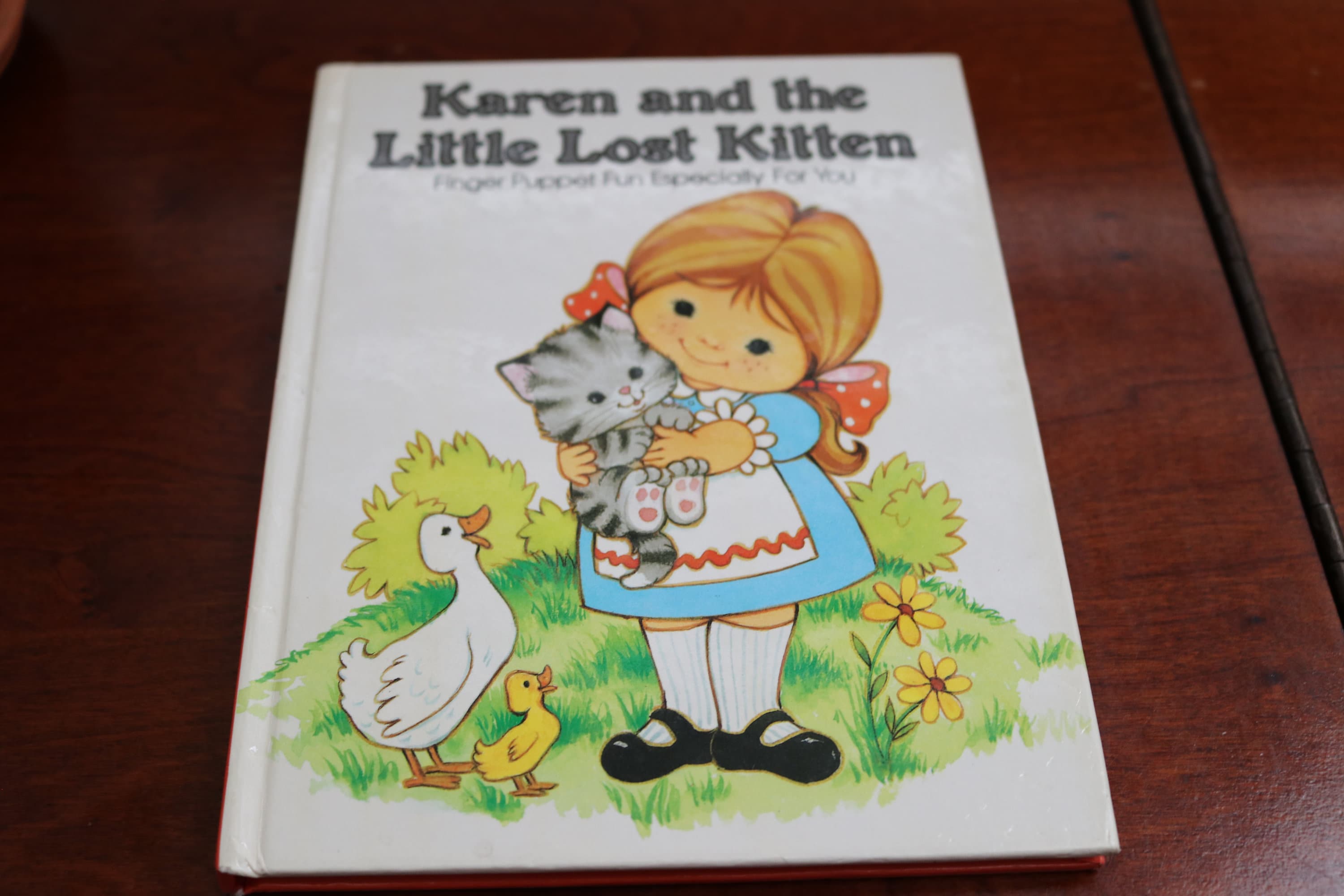 Vintage Karen and the Little Lost Kitten Finger Puppet Book