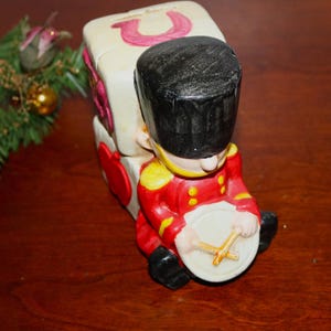 Vintage Enesco Drummer Toy Soldier ABC Block Coin Bank - 1975