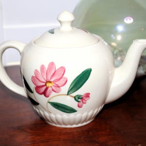 Shawnee Ceramic Teapot, Hand-Painted Deep Pink Flowers, Mid-Century Modern Table Decor, Mom Gift, Vintage Kitchen Decor, Tea Party Table