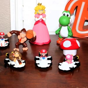任天堂 マリオブラザーズ ドンキーコング アクションフィギュア ロット！フィギュア、ケーキトッパー、パーティーの記念品、イースターバスケットフィラー - 同梱配送