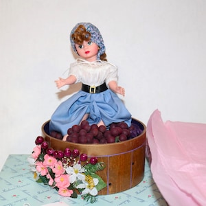 Lucille Ball - Lucy&#39;s Italian Movie #15160 by Madame Alexander - New in Box MINT 1999 - Approx. 9&quot; Tall - Will Combine Shipping