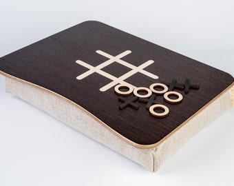 Tic Tac Toe laptopbed: schootbureau van wengégefineerd multiplex