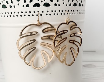 Monstera Earrings Dangle, Gold Leaf Earrings, Monstera Leaf, Plant Earrings, Monstera Jewelry, Gift for Her, Tropical Earrings